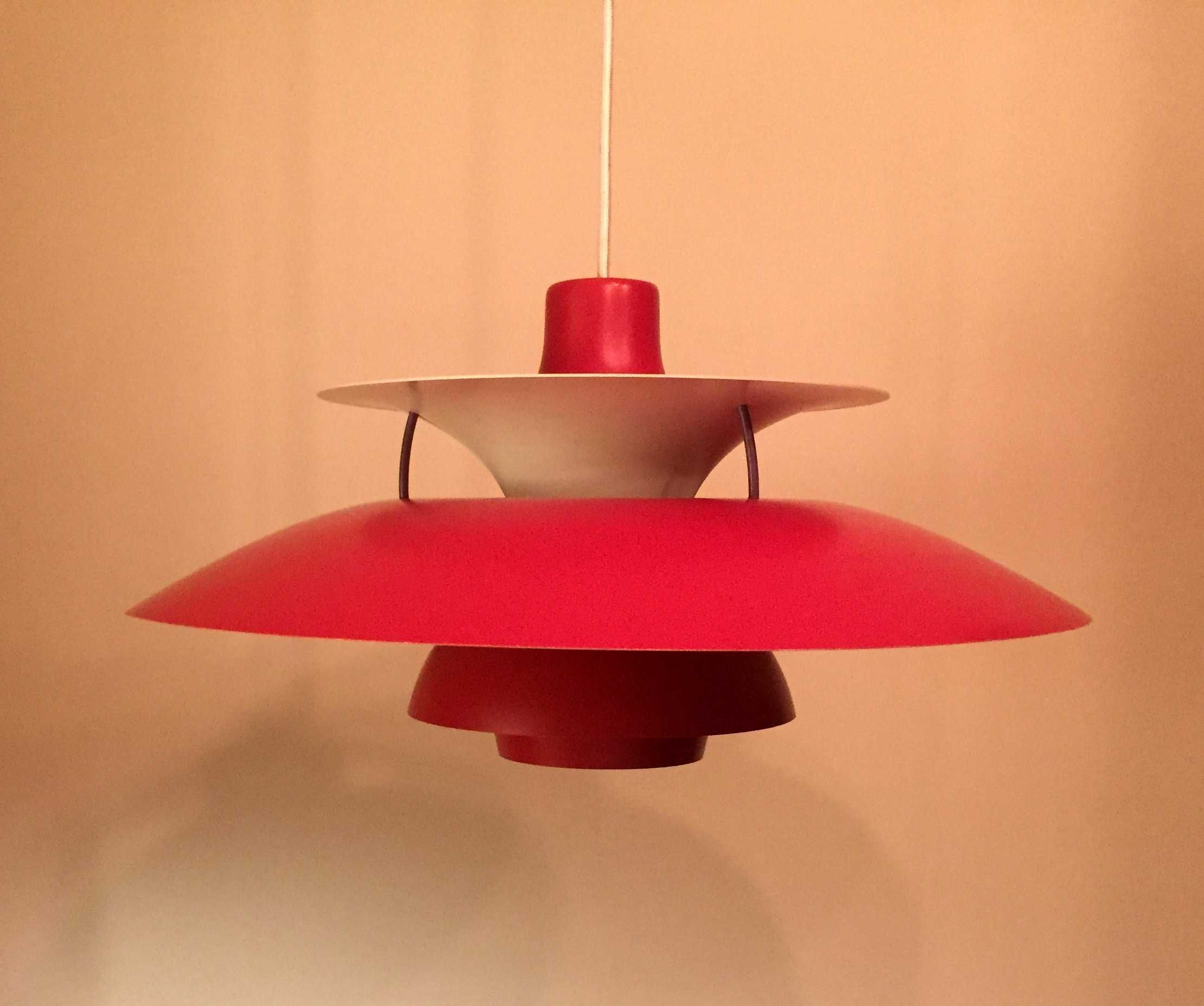 Candeeiro PH 5 vermelho Poul Henningsen para a Louis Poulsen