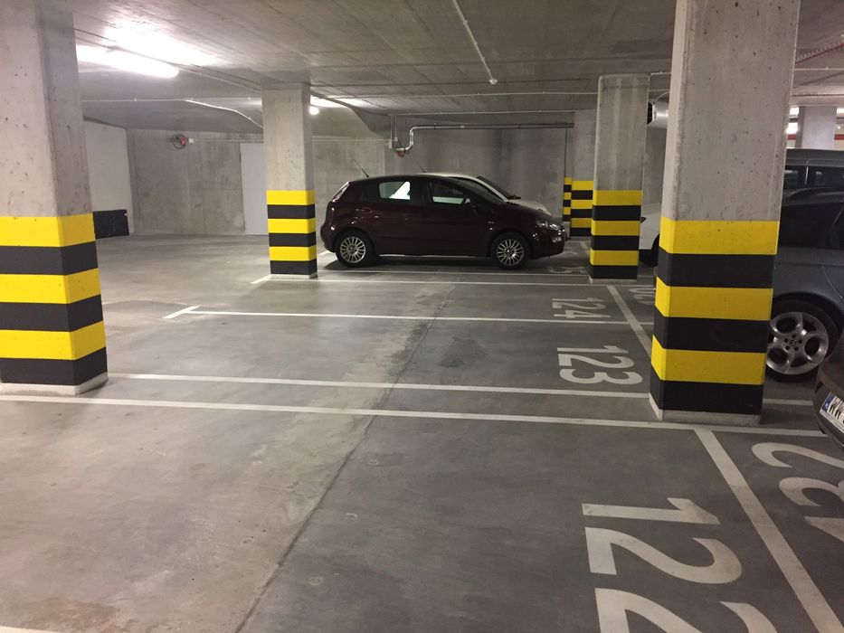 Sprzedam miejsce postojowe Krakowskie Tarasy ul. Krakowska