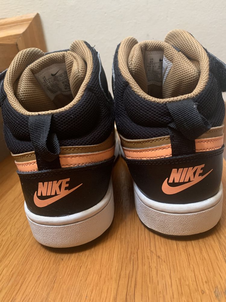 Buty jesienno - zimowe Nike. Rozmiar 38.5.