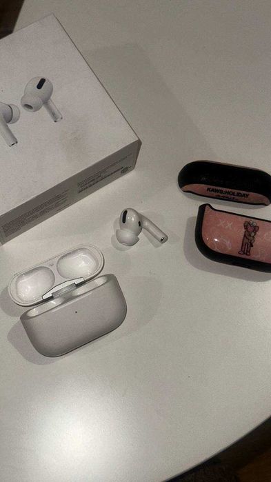 Apple AirPods Pro – prawa słuchawka + pudełko(nie ma lewej)