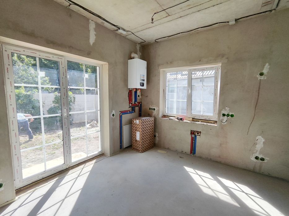 = Продам квартиру з власною ділянкою в центрі