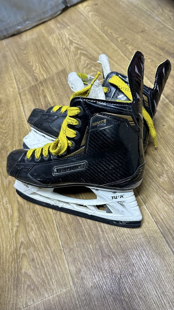 Хокейні ковзани Bauer