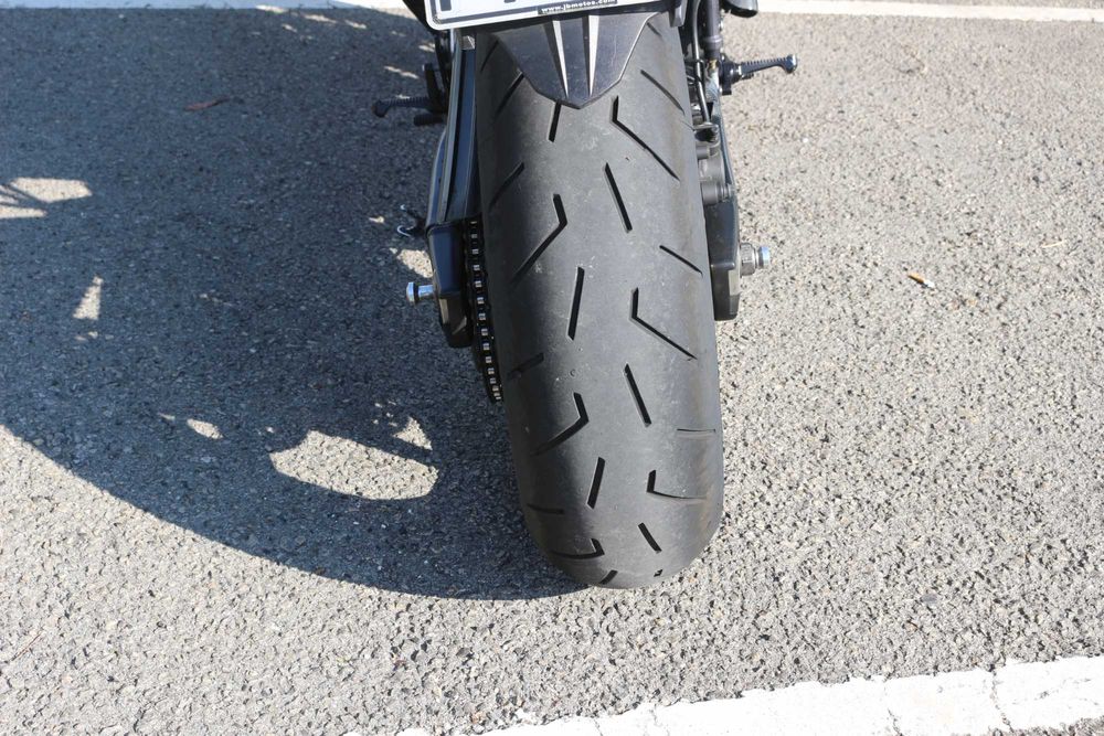 Yamaha R1 2008: A Lenda da Pista na Tua Garagem!