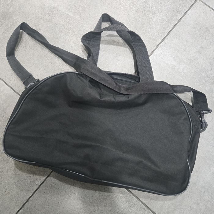 Продам спортивную сумку б/у