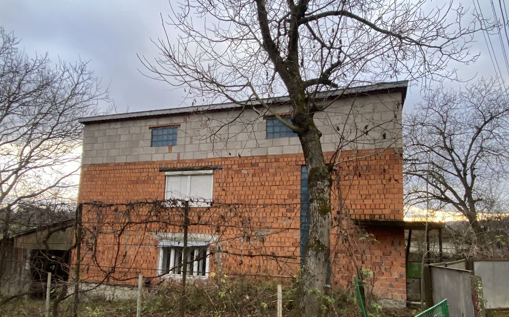 Продаю Будинок поряд з лісом в КАРПАТАХ поряд з кордоном з Європою