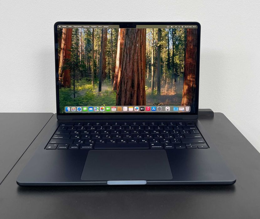 Macbook Air 2022  (M2/8gb/256 ssd)