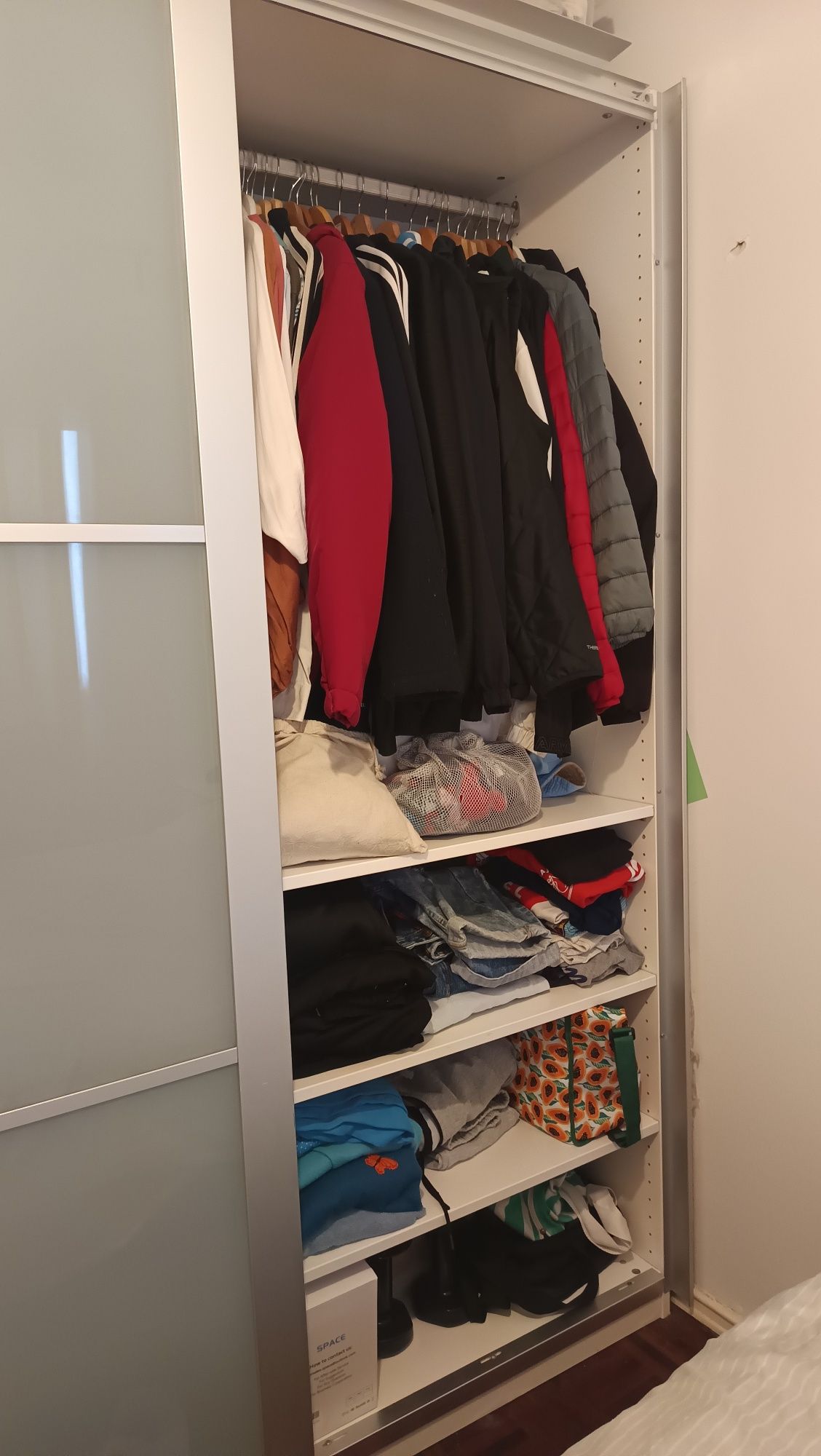Guarda roupa 2m altura 1.50 comprimento e 60 cm de profundidade