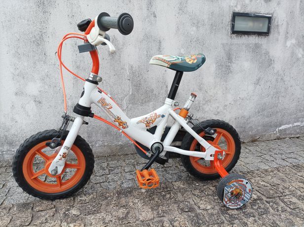 Bicicleta com rodinhas Toys R Us