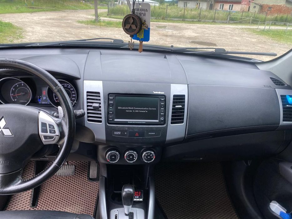 Автомобіль Mitsubishi Outlander 2011