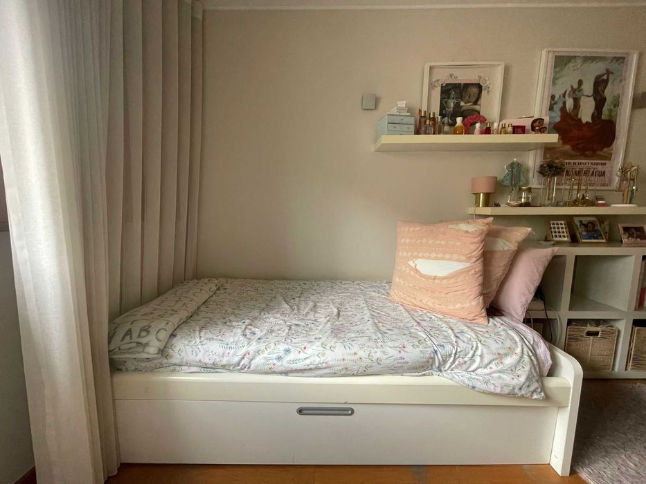Vendo cama de solteiro dupla com 2 colchões