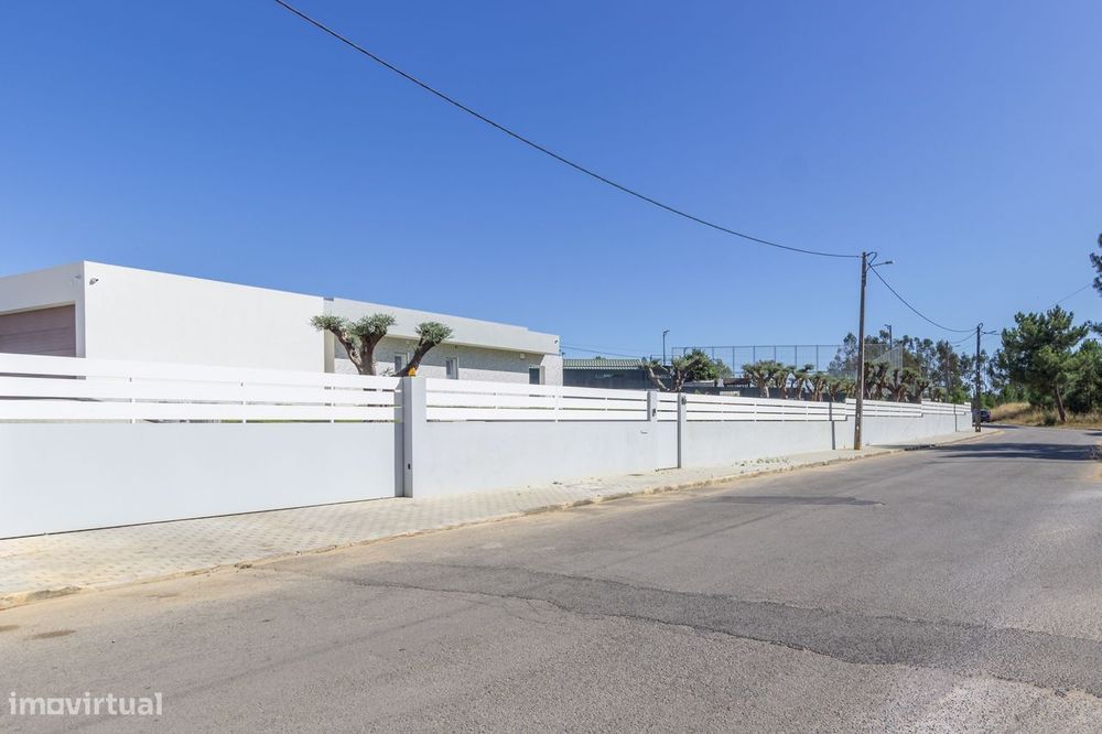 Vila Alegre / Fernão Ferro - Luxuosa moradia térrea T3 lote de 2775 m²