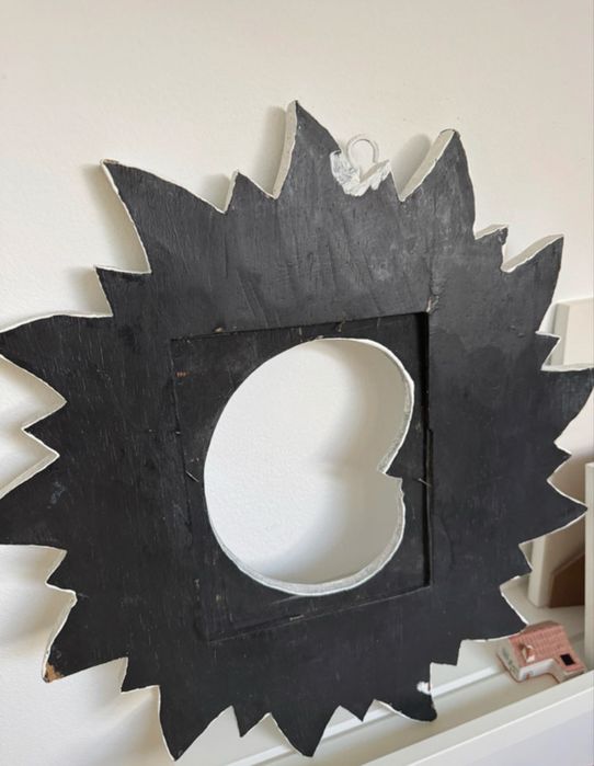 Peça decorativa em madeira sol e lua