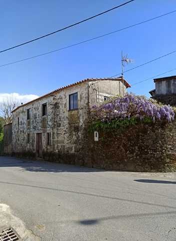 Moradia T3 com terreno em Couto Barcelos