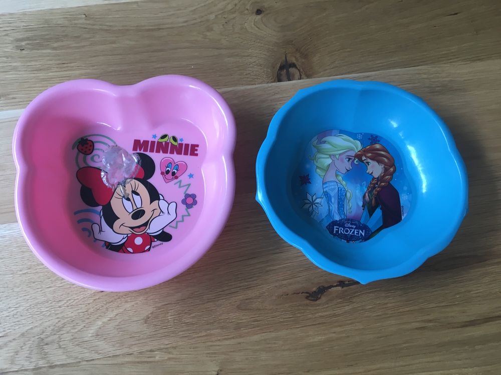 2 plastikowe miseczki Myszka Minnie i Kraina Lodu