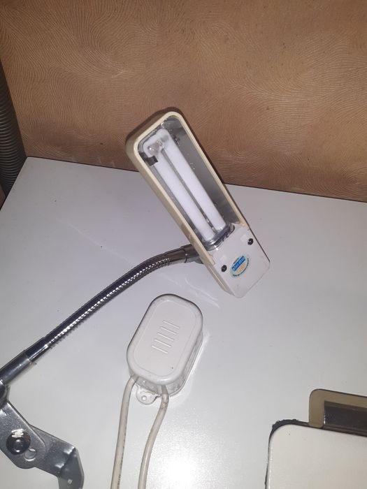 Светильник  для швейной машинки.