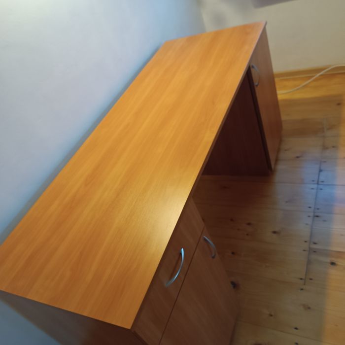 Duże biurko w bardzo dobrym stanie