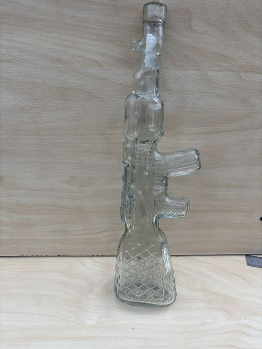 Пляшка у вигляді автомата