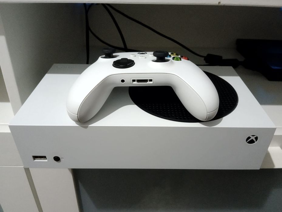 Xbox Series S com controle original