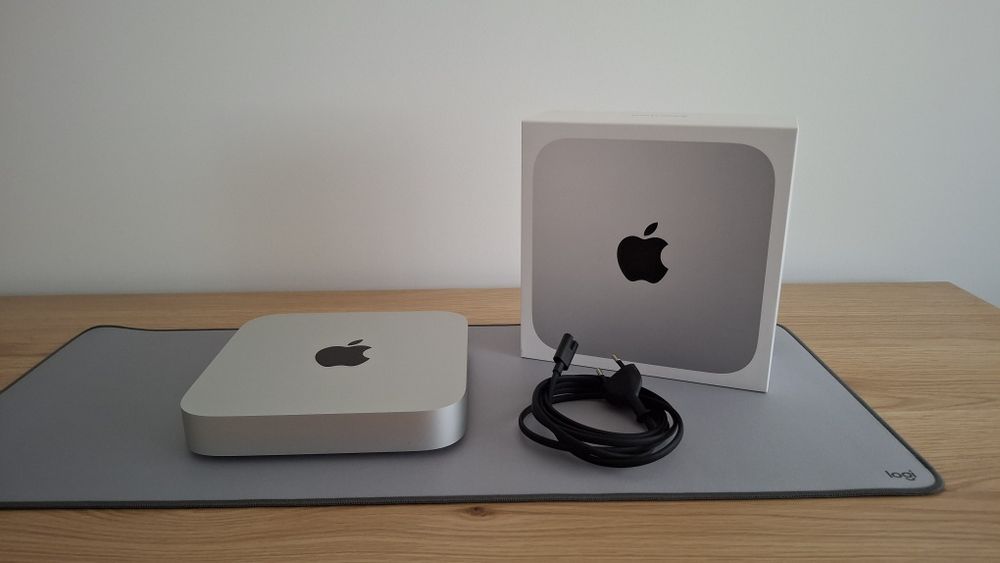 Mac mini M2 + Satechi hub em perfeito estado