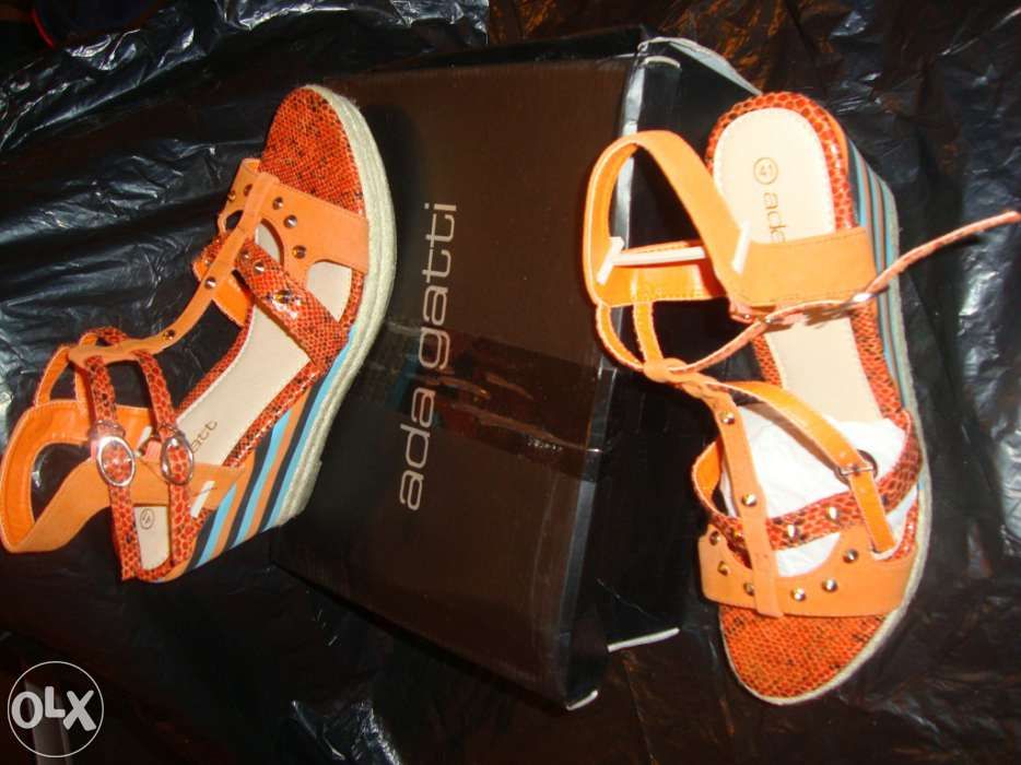 2 Chinelos e 1 Cunha, de Marca e Originais (2 Novos, 1 Quase Novo)