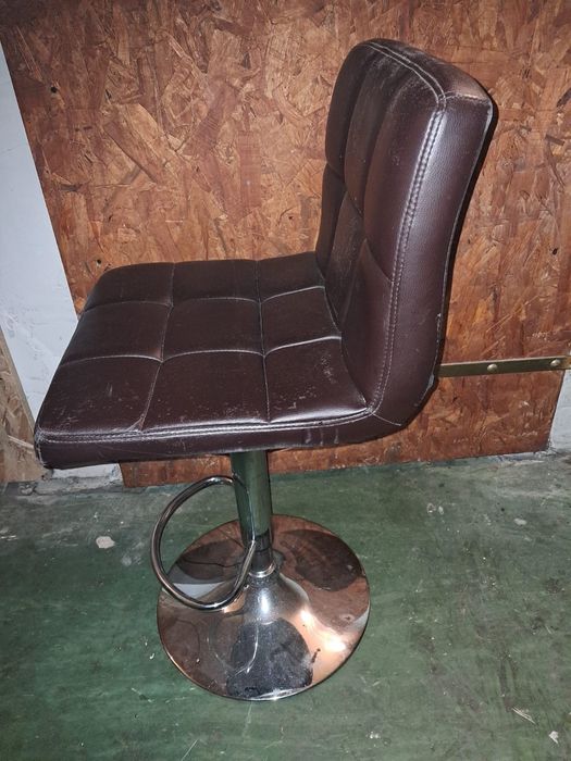 Oddam za darmo  2 krzesła hokery