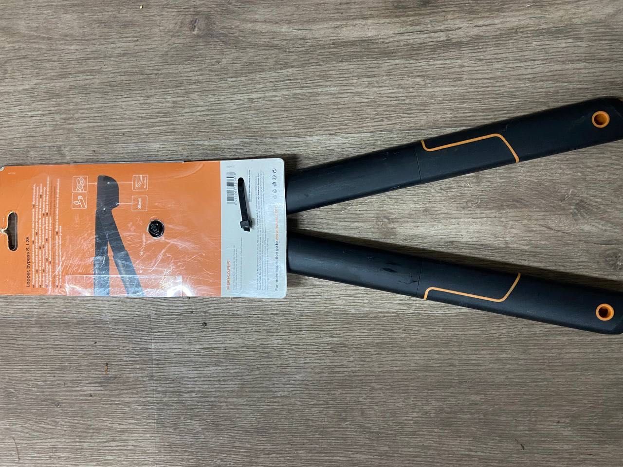 FISKARS кущорізи та сучкорізи