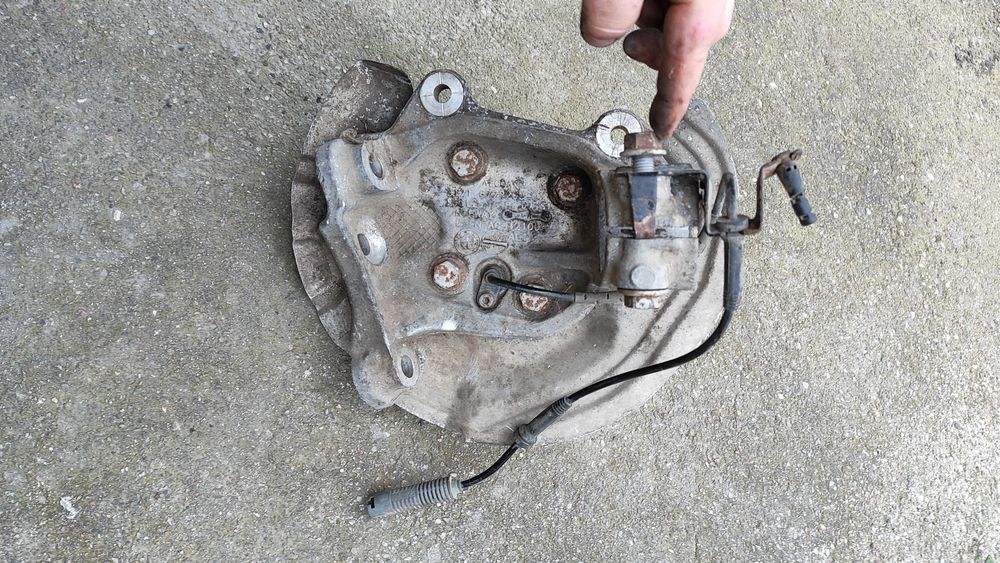 Zwrotnica BMW E90 3.0d piasta LP