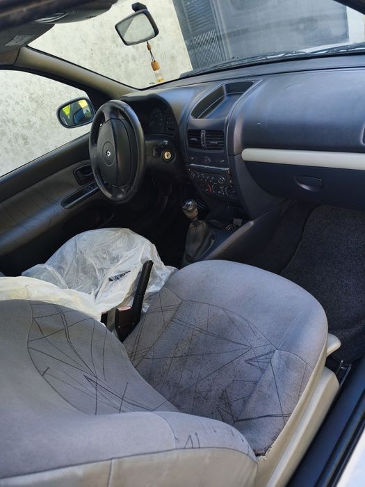 Renault Clio DCi 1.5 avariado