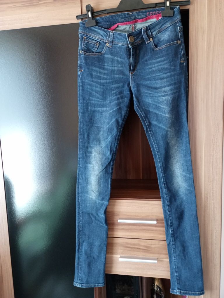 Skinny jeans rozm W26L34 CROSS