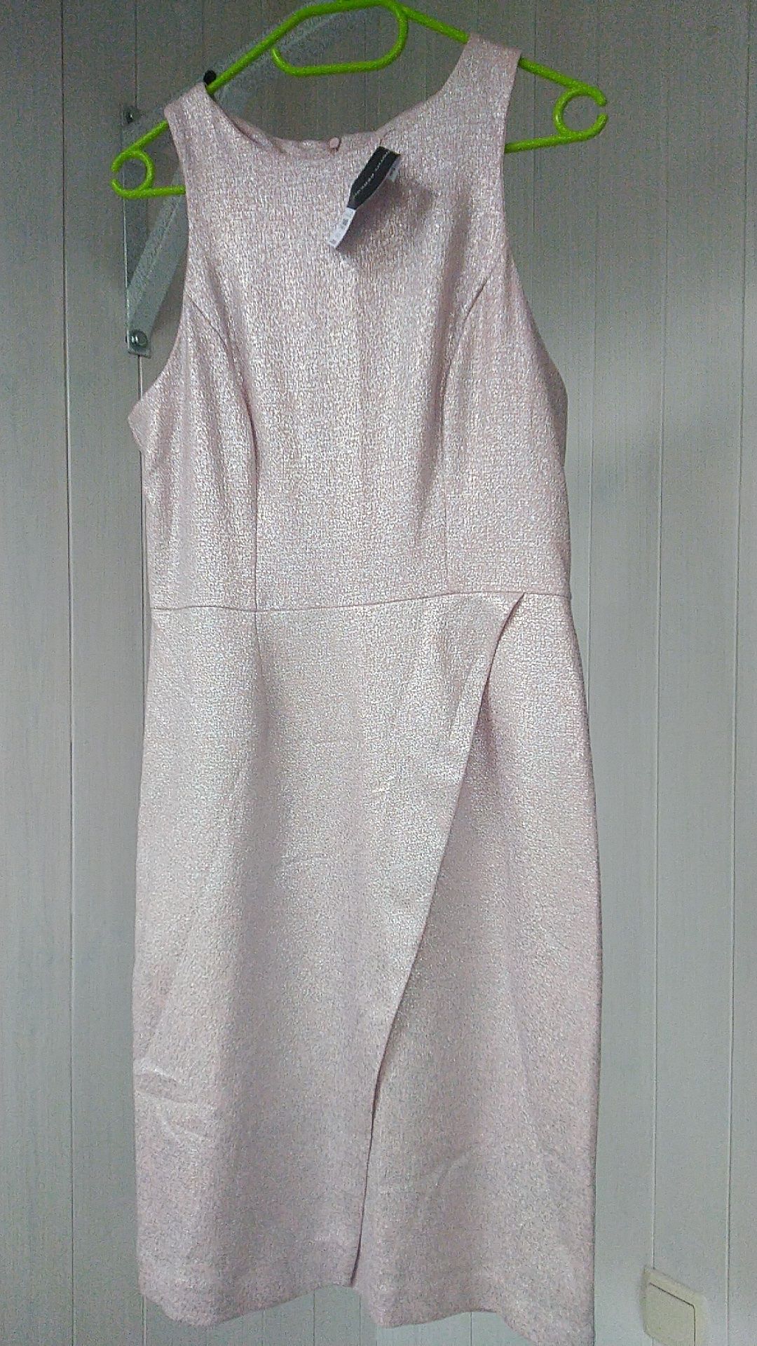 Блестящее праздничное платье, размер М, новое. Розовое с серебром.