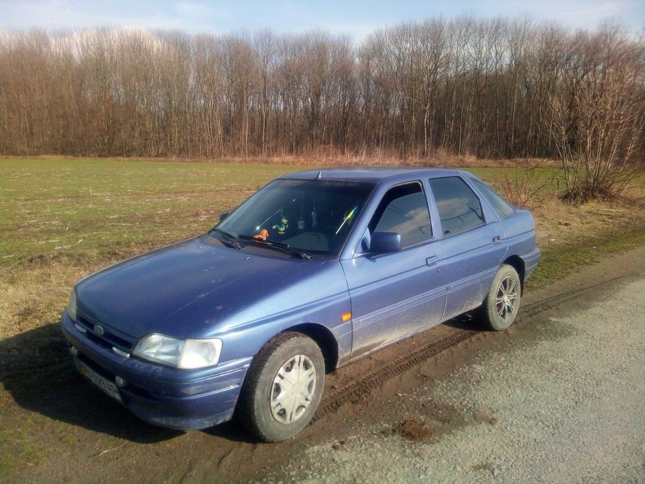 Продам Форд Эскорт  1.6 бензин