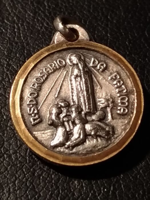 Medalha de Nossa Senhora do Rosário com Terra de Fátima