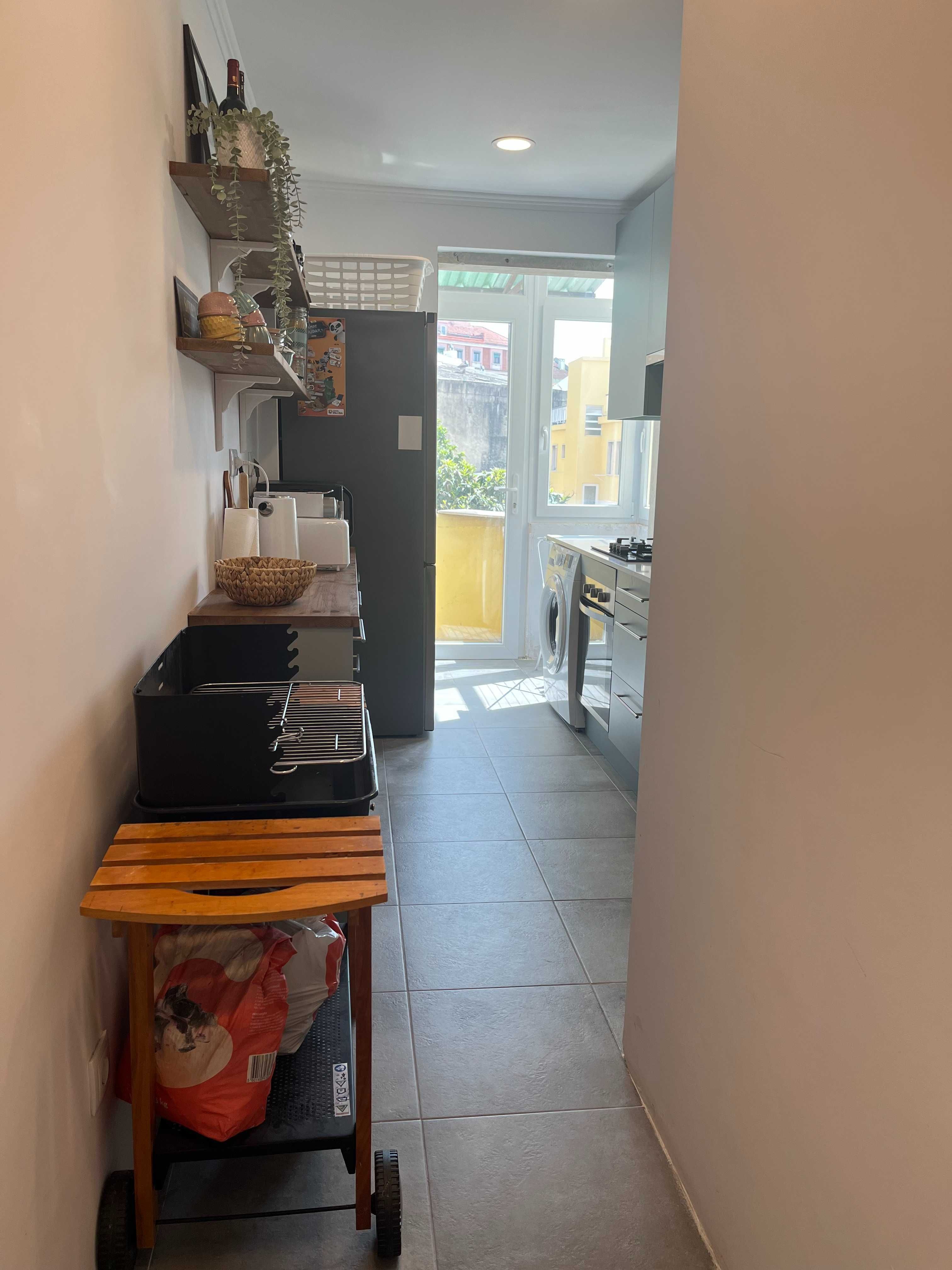 T2 Remodelado e Decorado com Logradouro em Alcântara – Lisboa