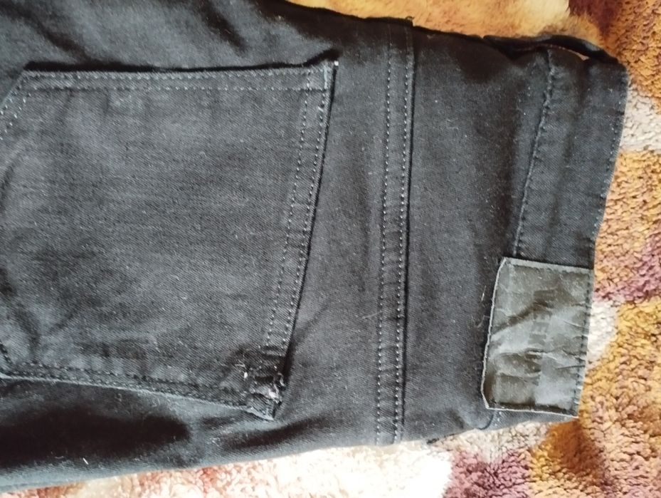 Чорні жіночі джинси