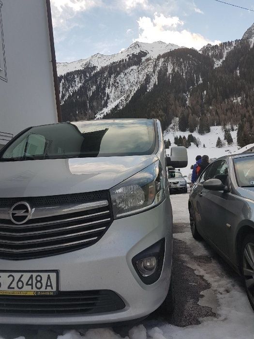 Wynajem busa wypożyczalnia busów bus 9 osobowy rent a car Chorwacja