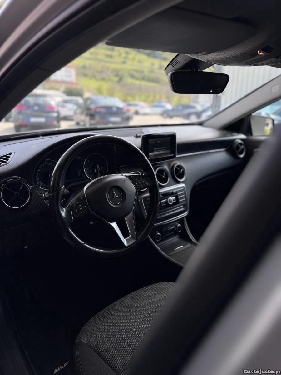 Mercedes-Benz Classe A 180 (Kit AMG)
