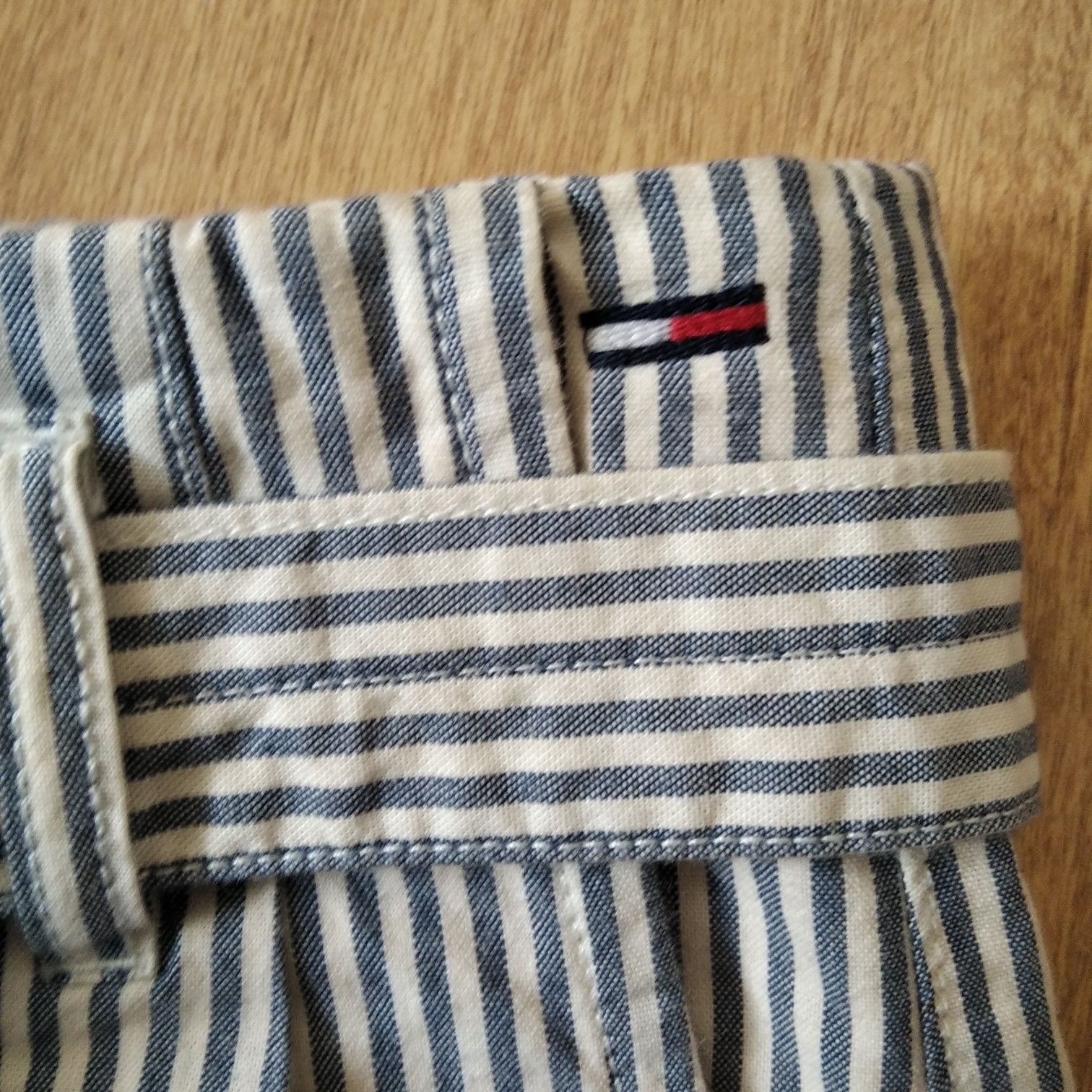 Krótkie spodenki. Oryginalne Tommy Hilfiger