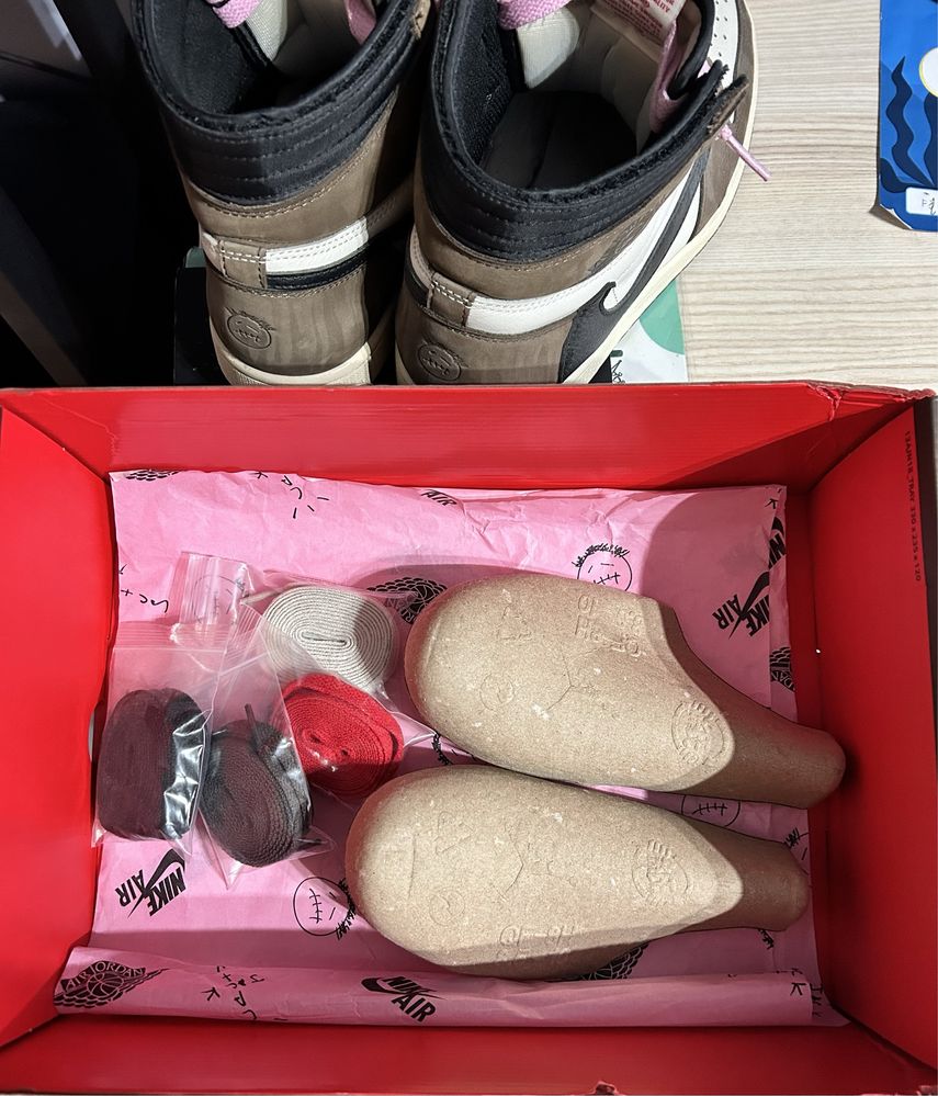 Jordan 1 high x travis scott dark mocha