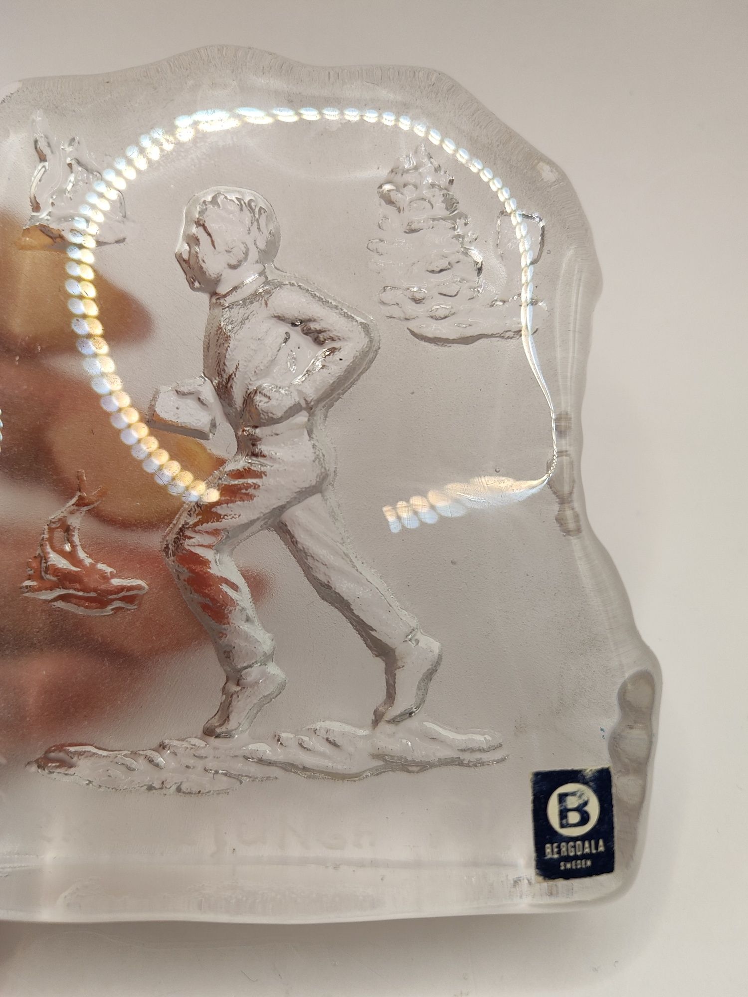Przycisk do papieru rzeźba kryształowa szkło Bergdala Szwecja biegacz