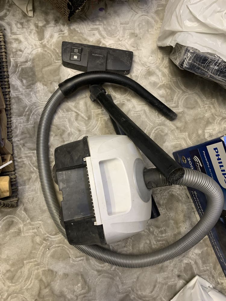Пилосос PHILIPS PowerPro Active FC8672/01. BOSCH BGL42455