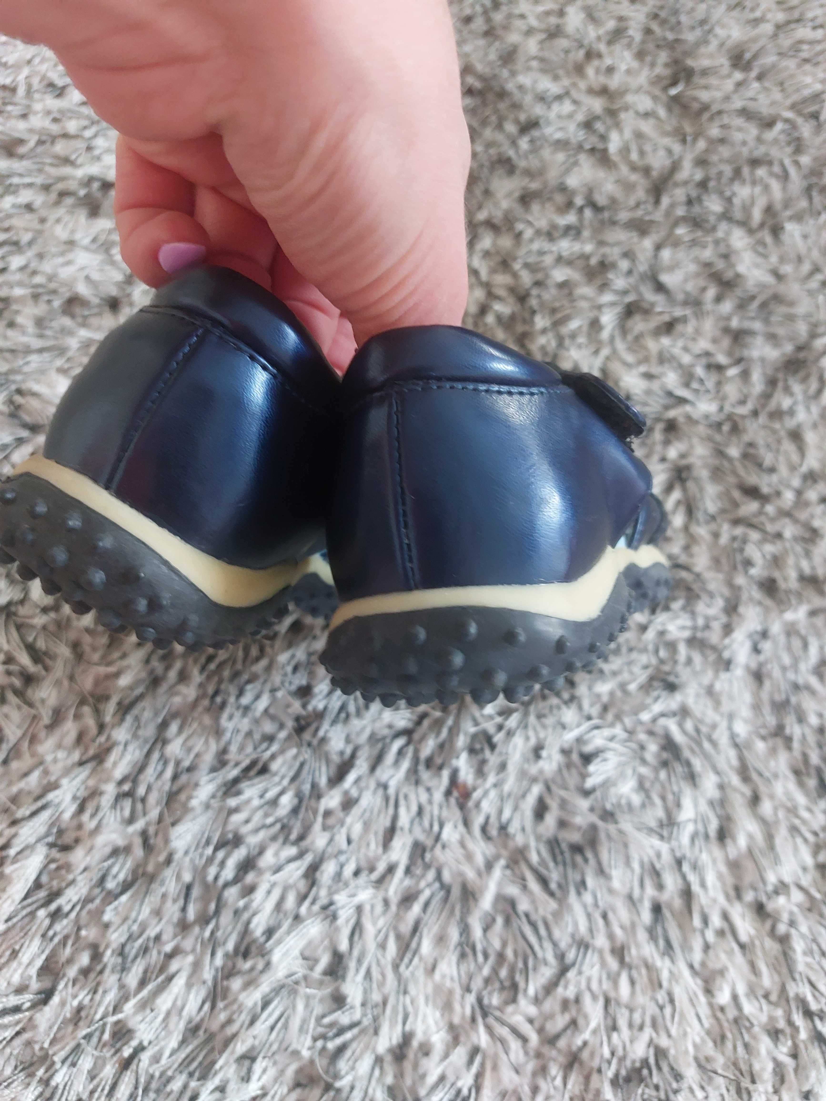 Sandalki nowe bez metki rozmiar 24, wkladka15 cm
