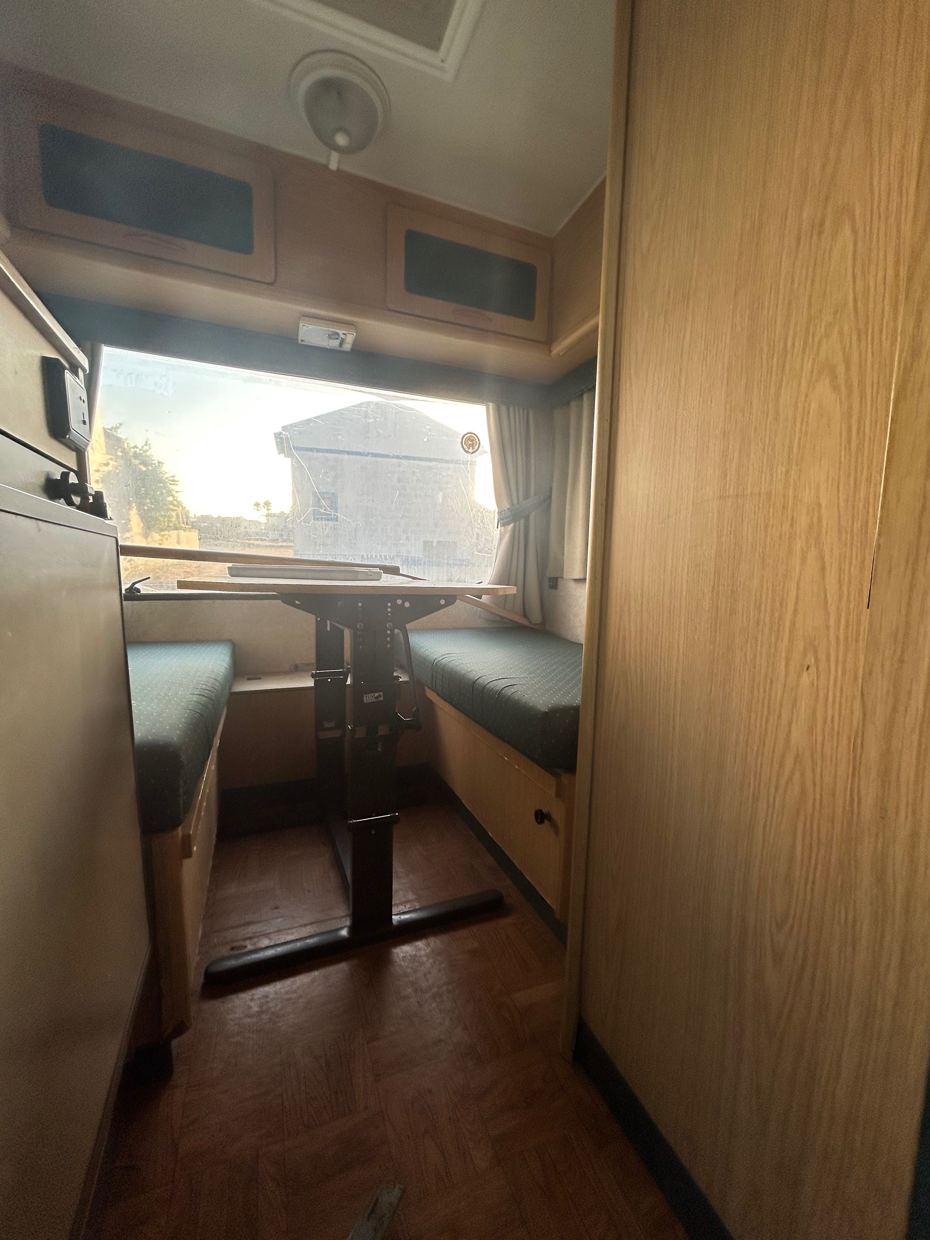 Autocaravana à Venda – Com Danos Após Acidente
