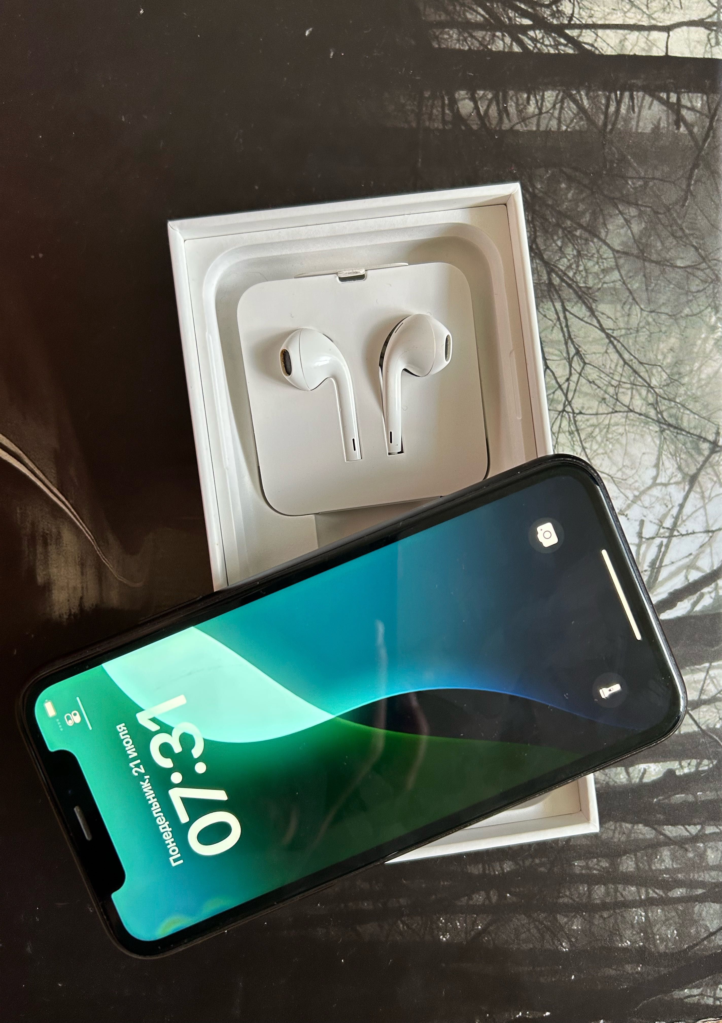 Продам iPhone XR