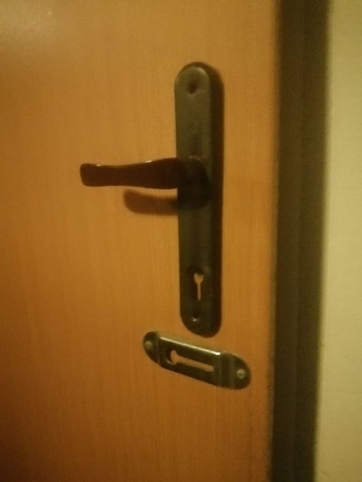 Dzwi wejściowe z zamkiem klamka i wizjerem.Okazja!