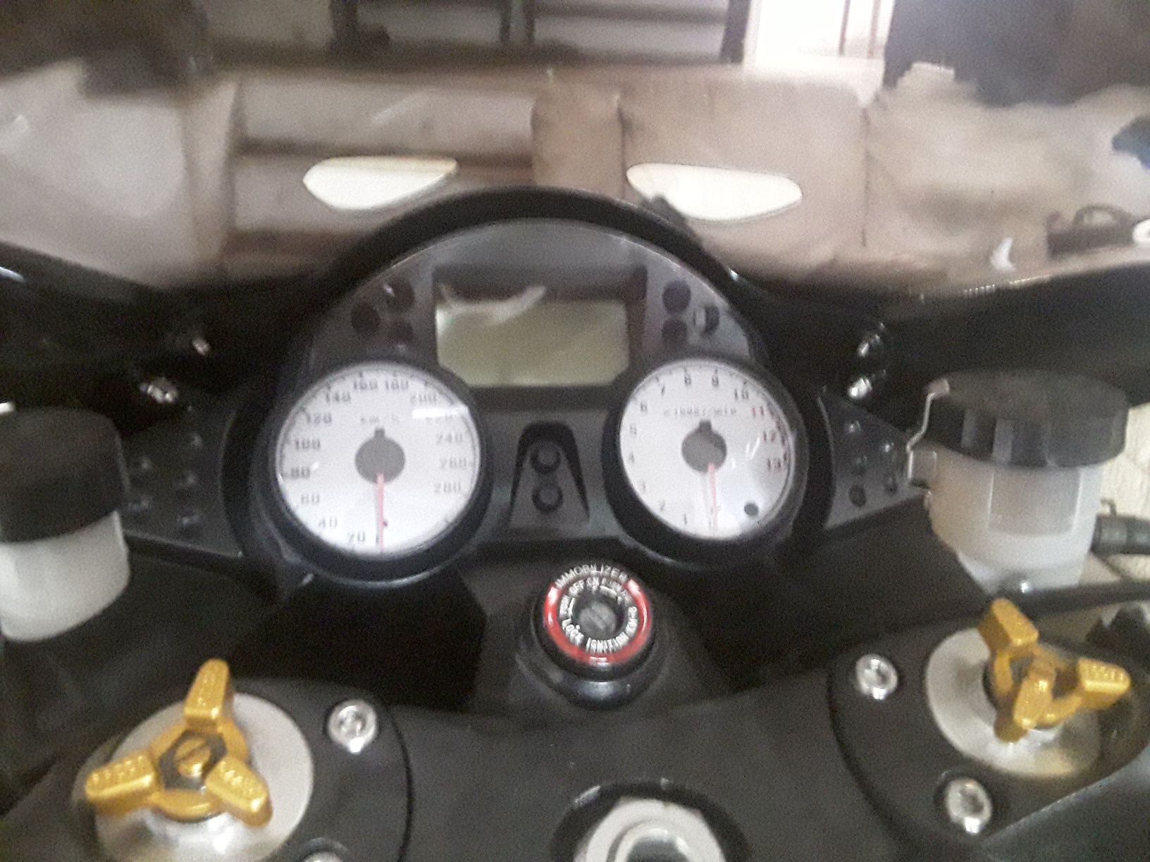 Igual não  há.  Kawasaki zzr1400 de 2007. Praticamente nova