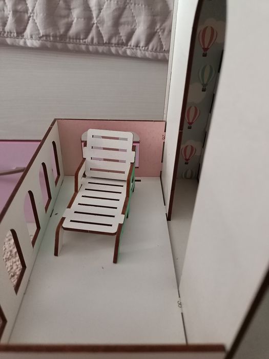 Ляльковий будинок з меблями