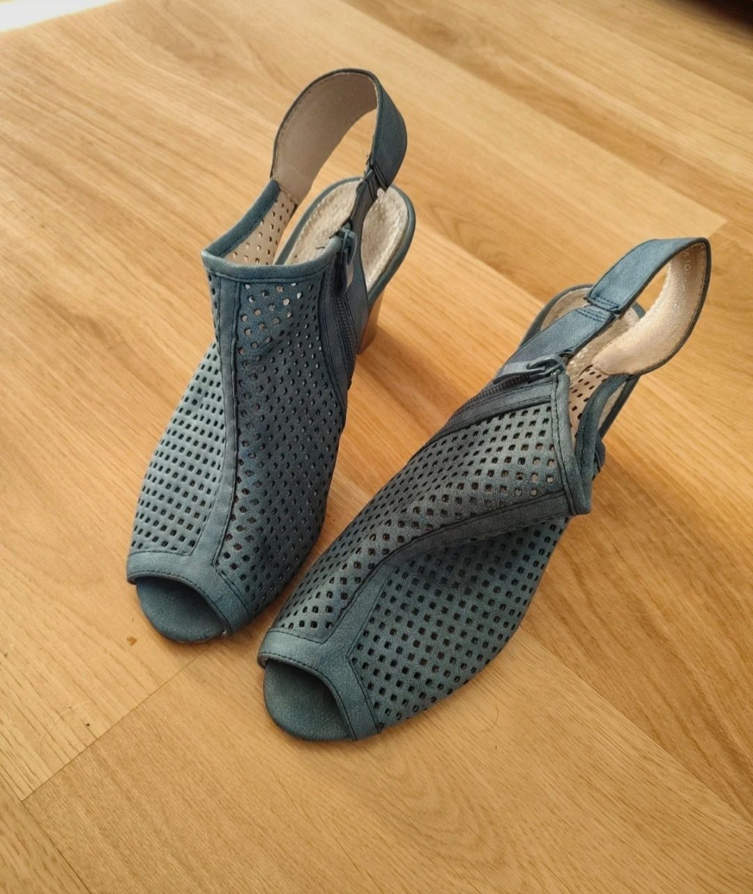 Buty na słupku r.39