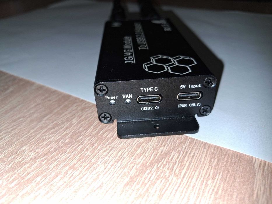 4G LTE модем Sierra Wireless EM7455 в металевому корпусі з антенами.