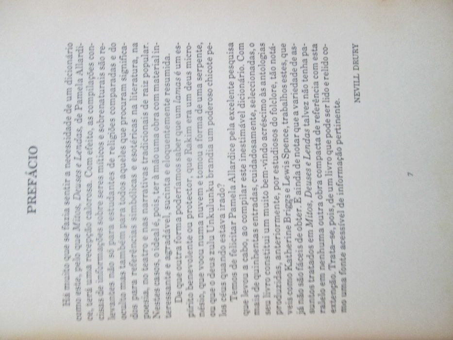 dicionário de Mitos, Deuses e Lendas, de Pamela Allardice