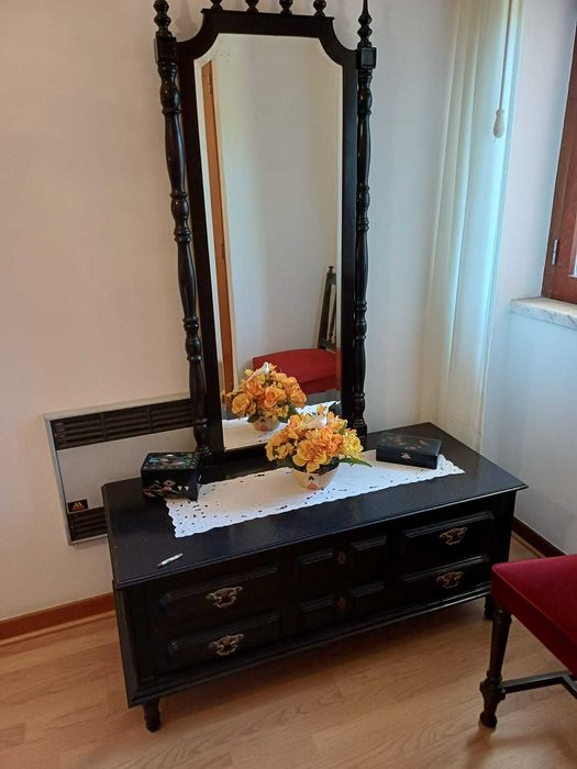 Mobília de quarto de casal estilo colonial